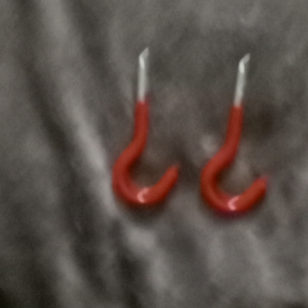 4 red hooks - Picture 5 of 5